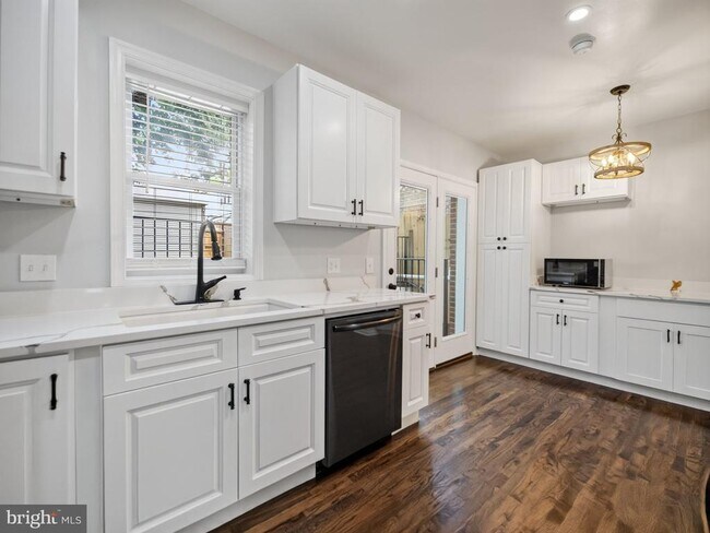 Building Photo - 4107 4th St NW