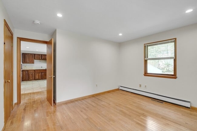 Building Photo - 115 Rowe St