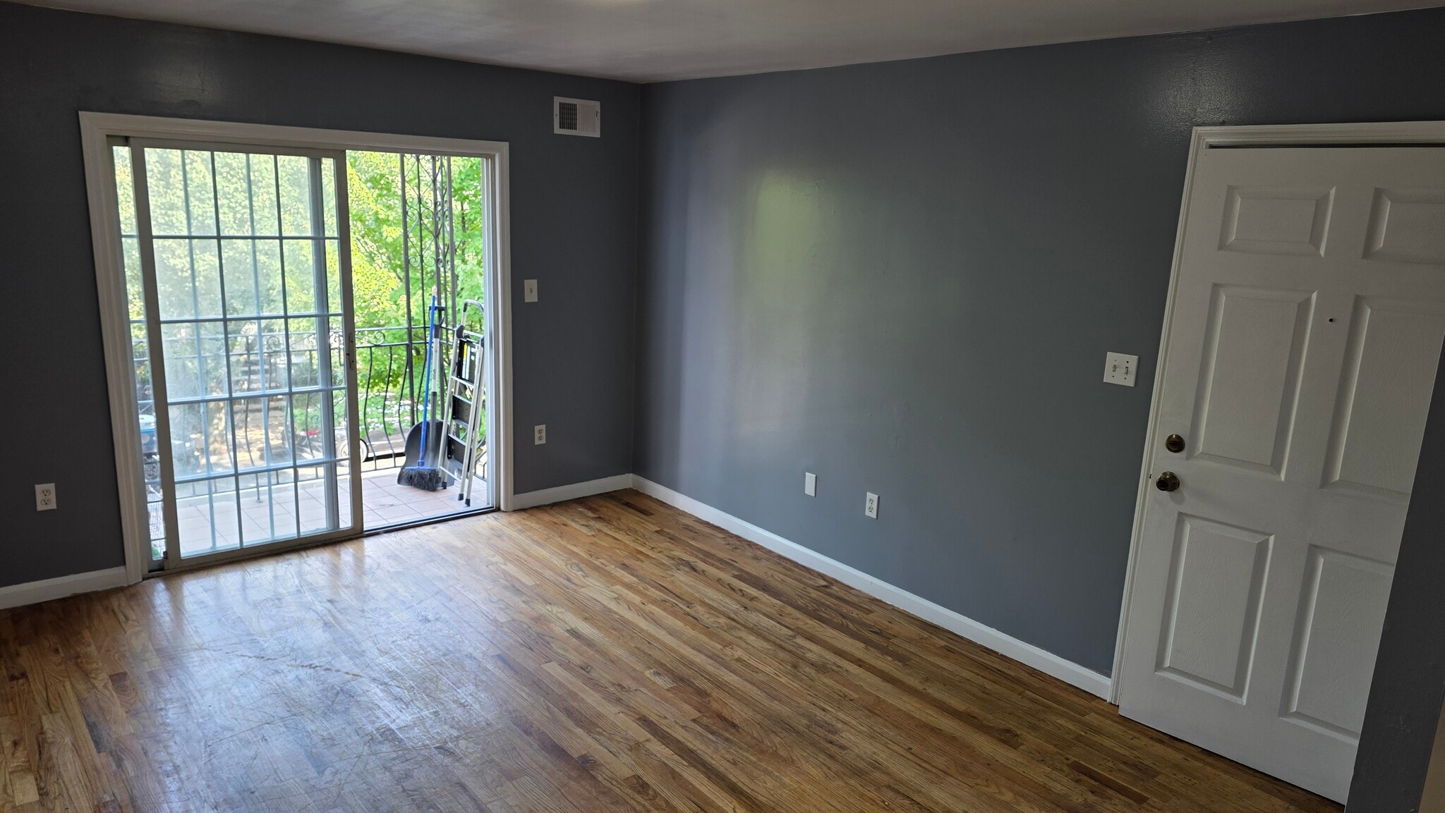Building Photo - 135 Seymour Ave