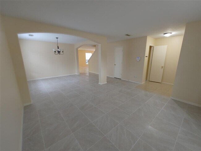 Building Photo - 28907 Fox Run Boulevard