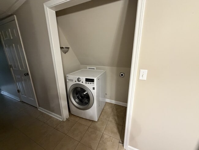 Building Photo - 721 Rockingham Rd