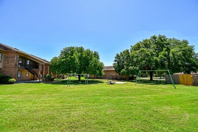 Building Photo - 1845 5th St