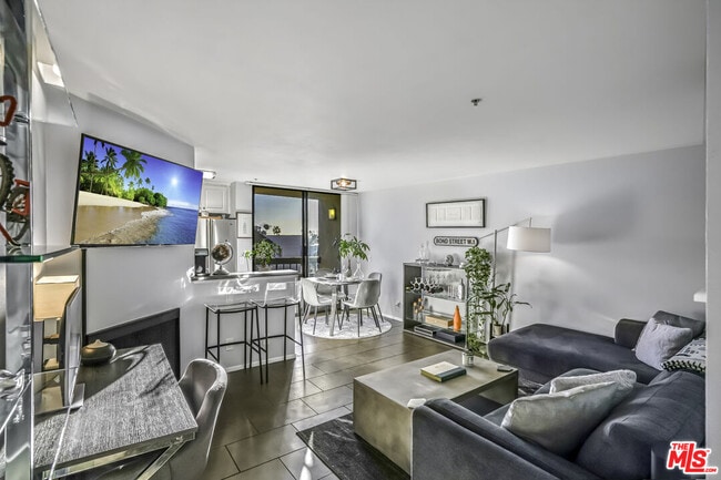 Building Photo - 7320 Hawthorn Ave