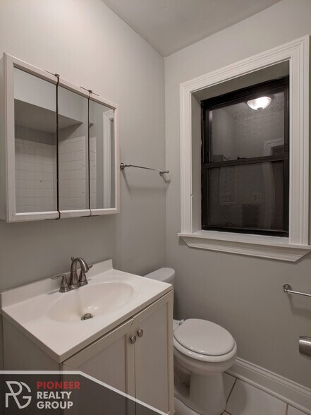 Building Photo - 835 W Wolfram St