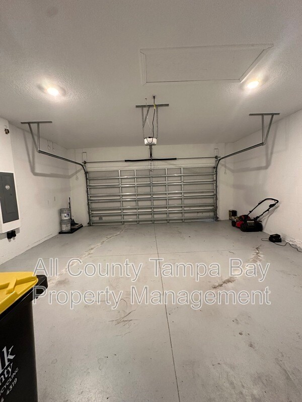 Building Photo - 220 Pershing St