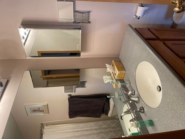 Building Photo - 951 Ellsworth Dr