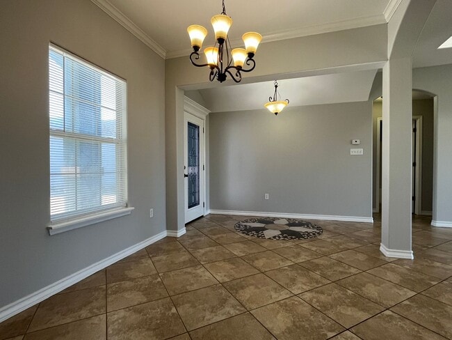 Building Photo - 2901 Dante Dr