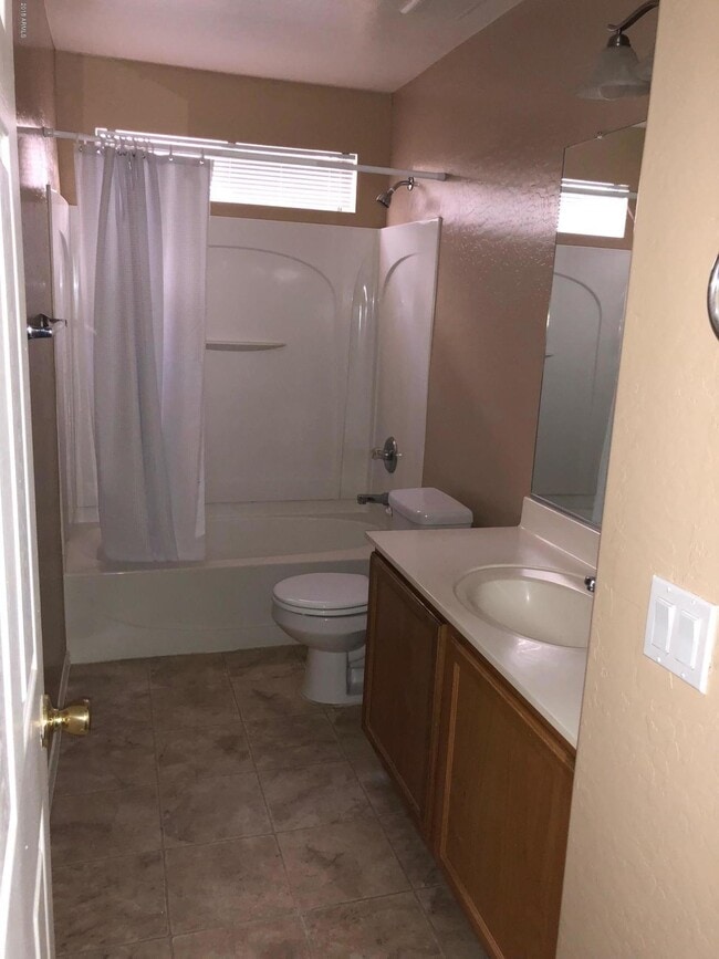 Building Photo - 22821 W Cantilever St