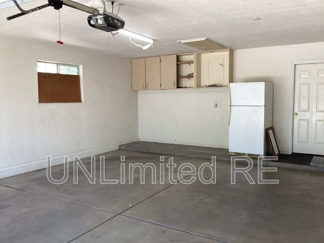 Building Photo - 2819 N Cedar Springs Ln