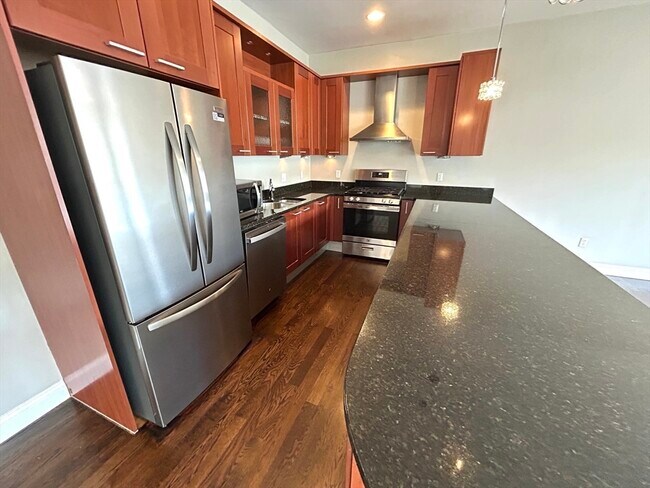 Building Photo - 81 Boylston St