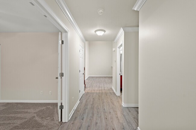 Building Photo - 72 Nicholas Dr