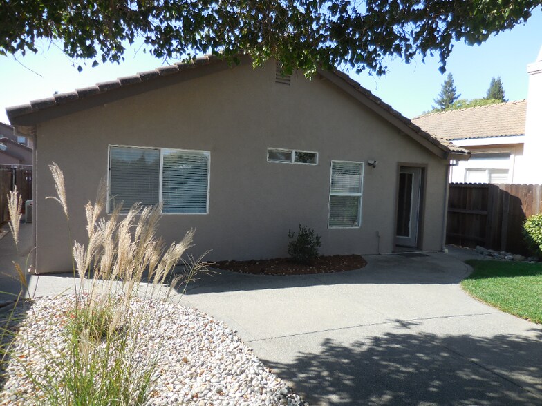 Building Photo - 368 Quail Dr