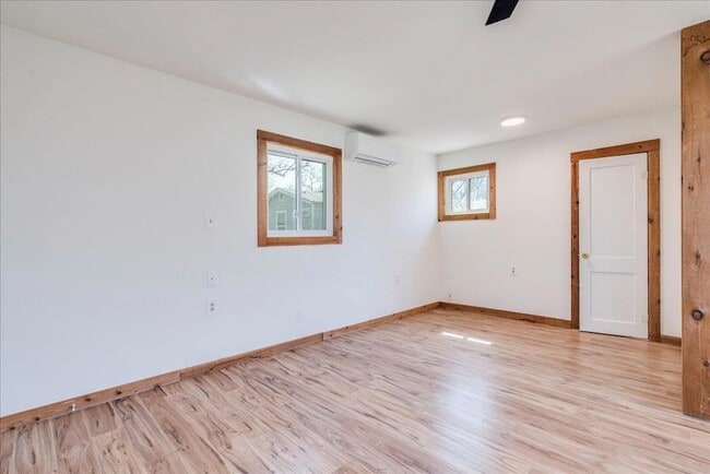 Building Photo - 512 E 49th St