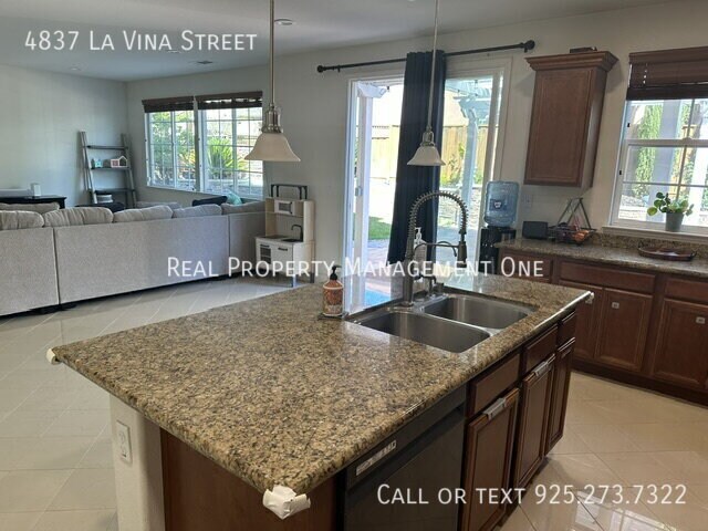 Building Photo - 4837 La Vina St
