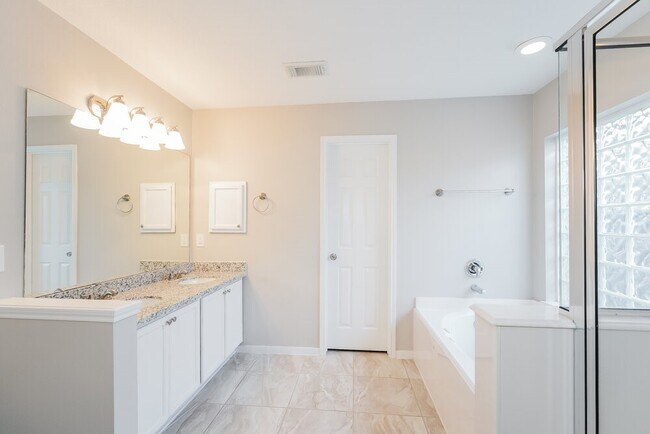 Building Photo - 17506 Hoover Gardens Dr