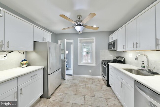 Building Photo - 3120 Almond St