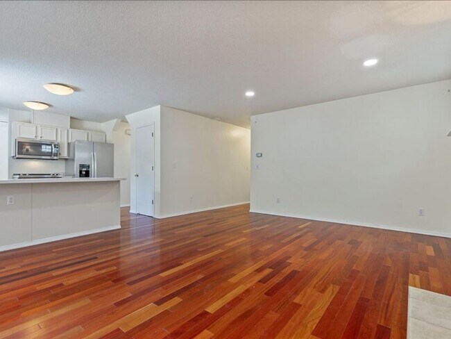 Building Photo - FOR RENT: MRS. CLEAN LIVED HERE! LOVELY HILLSBORO HOME AVAILABLE NOW! 4 BED, 2.5 BATH, 2 CAR GAR,...