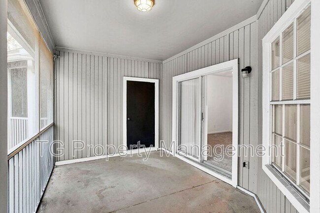 Building Photo - 10000 Gate Pkwy N