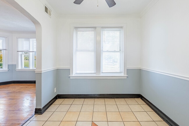 Building Photo - 2453 W 56th St