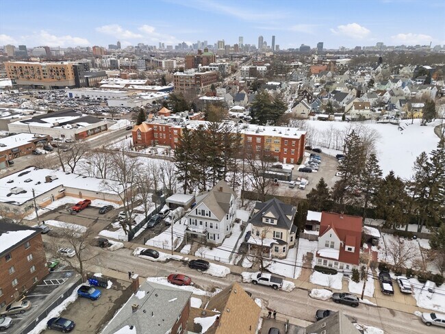 Building Photo - 111 Dustin St