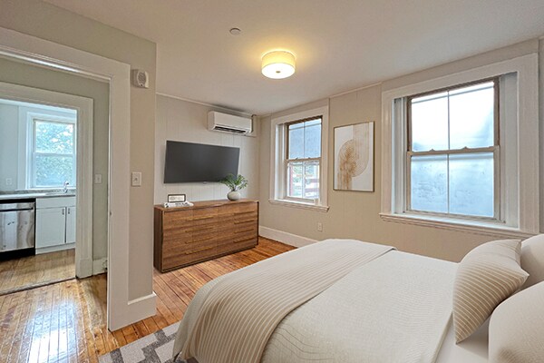 Building Photo - 279 Cabot St