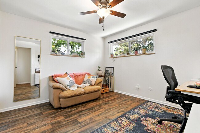 Building Photo - Fabulous 4 BR 3 bath home with fenced back...