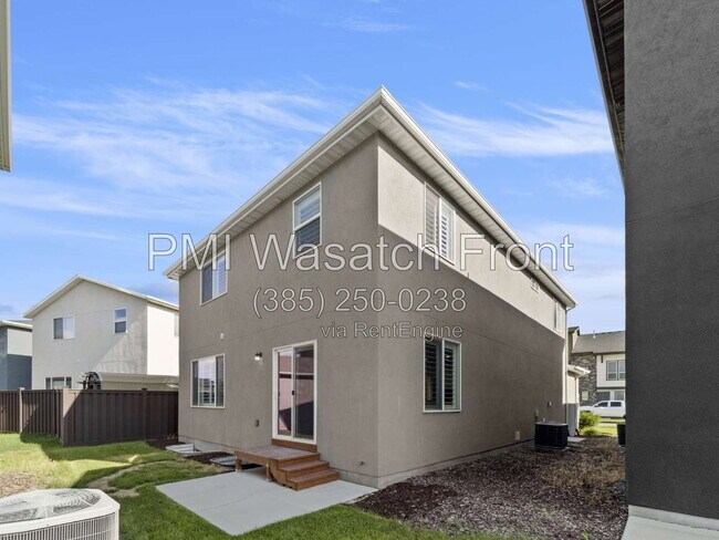 Building Photo - 589 W Life Dr