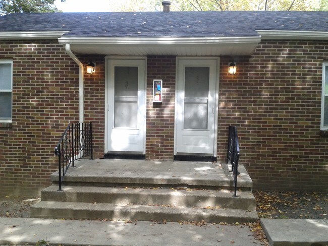 Building Photo - 618-626 Bancroft St