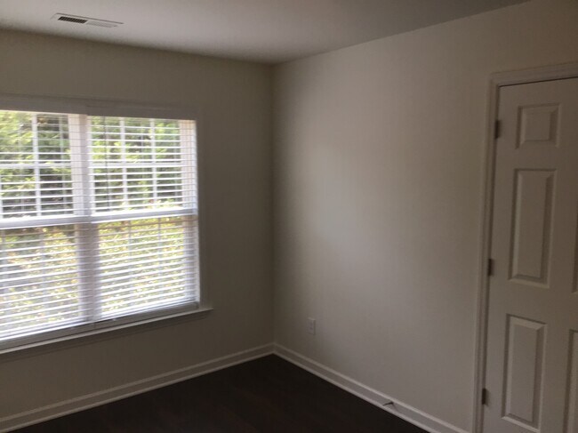 Building Photo - 6682 Knob Hill Ct