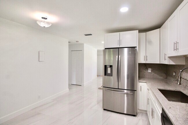 Building Photo - 8867 Sunset Dr