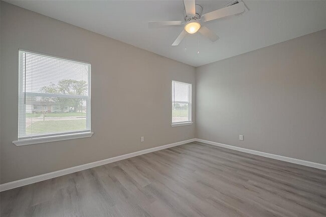 Building Photo - 1750 Lynn Ln