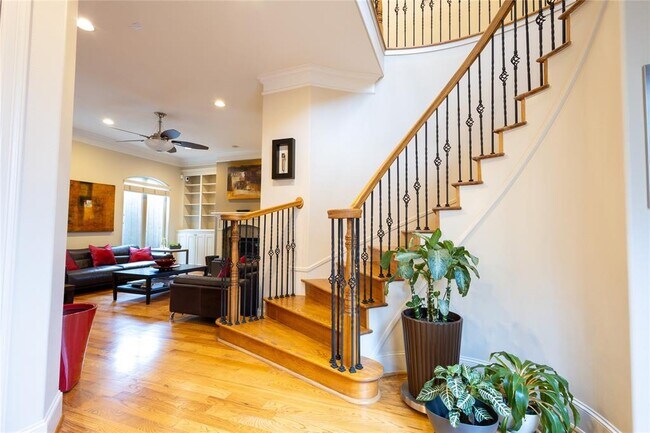 Building Photo - 5970 Inwood Dr