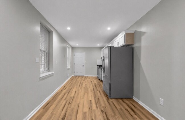 Building Photo - 2042 E Fayette St