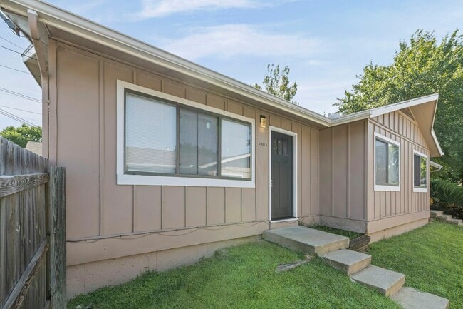 Building Photo - 2900 W 43rd Terrace