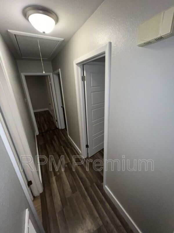 Building Photo - 464 Wilton Dr