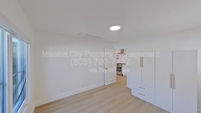 Building Photo - 328 W Pedregosa St