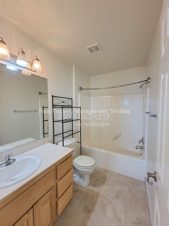 Building Photo - 4003 Segovia Dr