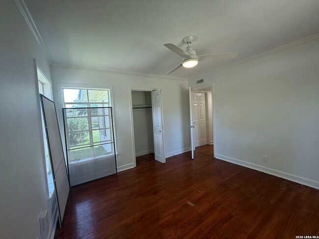 Building Photo - 543 Brightwood Pl