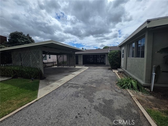 Building Photo - 9556 E Live Oak Ave