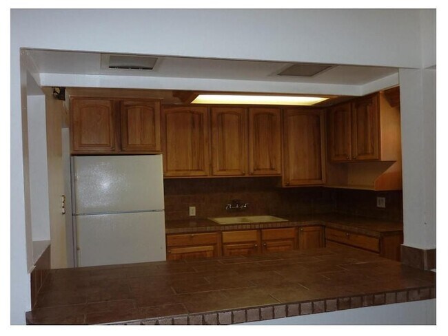 Building Photo - 3027 W San Miguel Ave