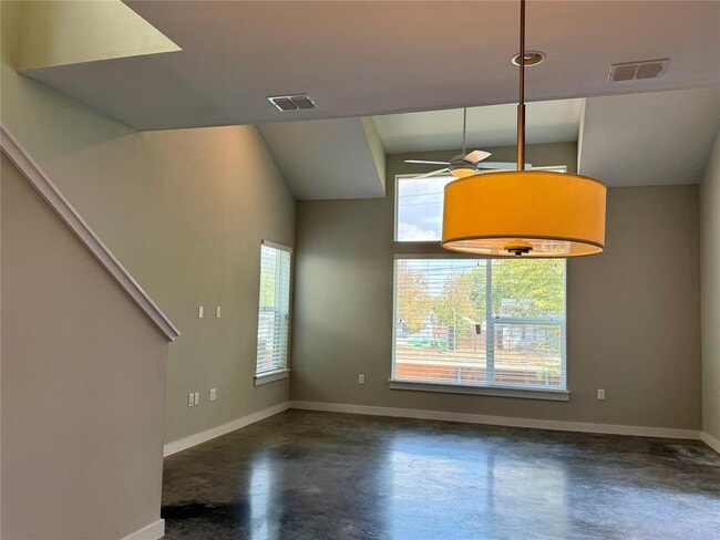 Building Photo - 301 W Stassney Ln