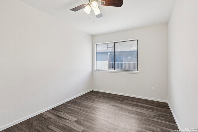 Building Photo - 349 Harmony Ct