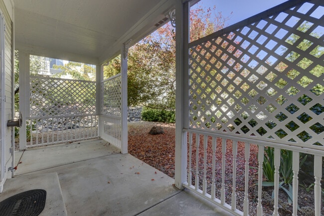 Building Photo - Home for rent in active 55+ community!