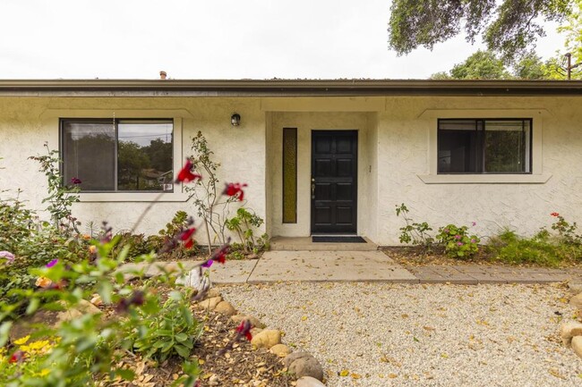 Primary Photo - 325 El Conejo Dr