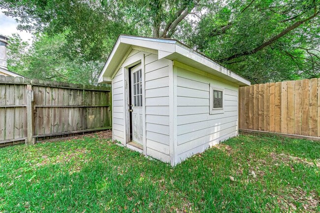 Building Photo - 519 Fawnwood Dr