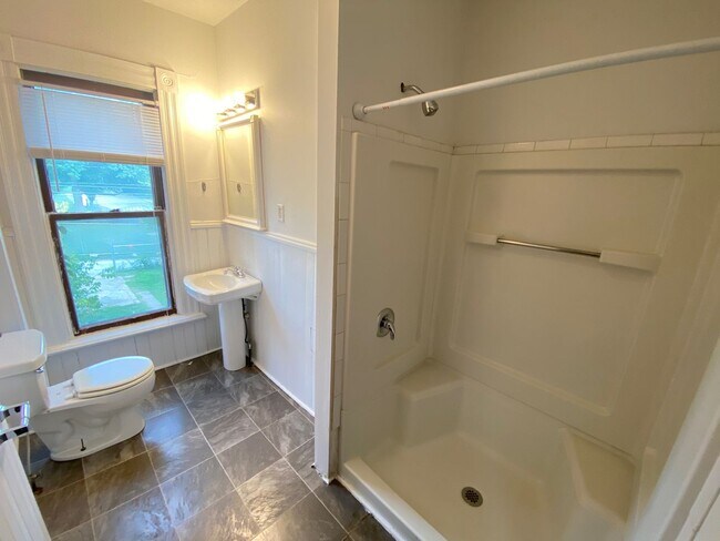 Building Photo - Beautiful Six Bedroom House Just Outside The Hustle and Bustle of OSU Campus!