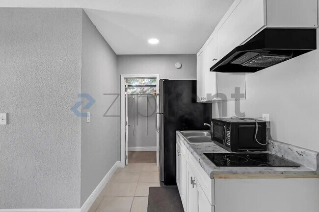 Building Photo - 3909 N Clearfield Ave