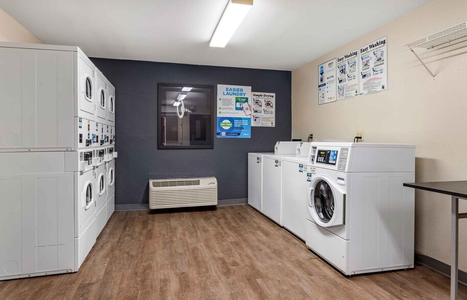 Building Photo - Furnished Studio-Houston - Westchase - Ric...