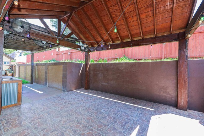 Building Photo - 1237 Whisper Hill Dr