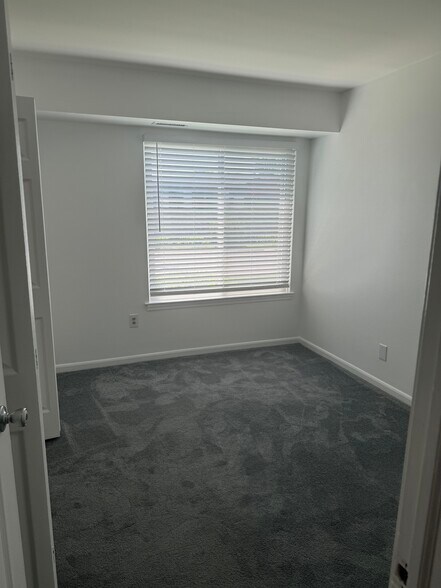 Building Photo - 809 Sunset Ln